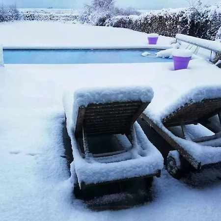 Le Bain Des Hirondelles 3*